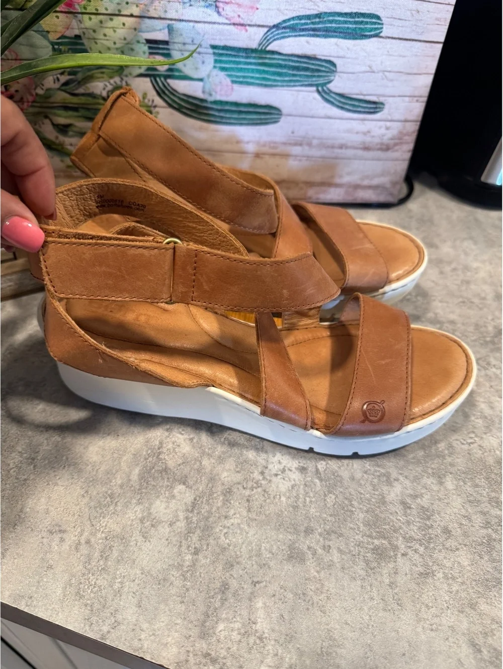 Born Women's Light Brown Leather Small Wedge Sandals, Size 9